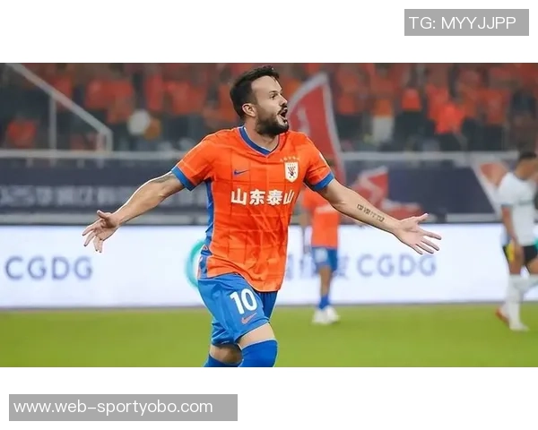 卡扎伊什维利与家人共享休闲时光照片曝光续约泰山仍在悬而未决中